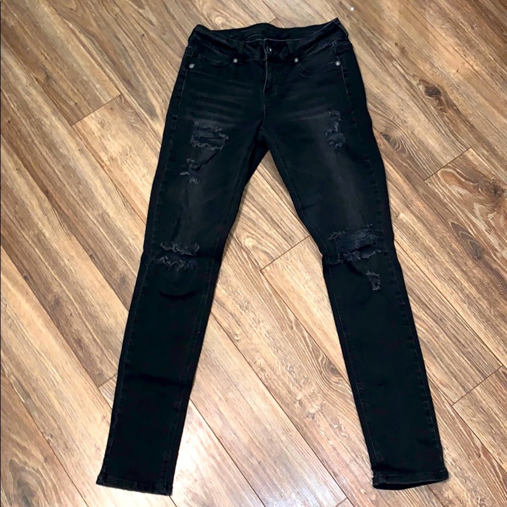 Black distressed jegging